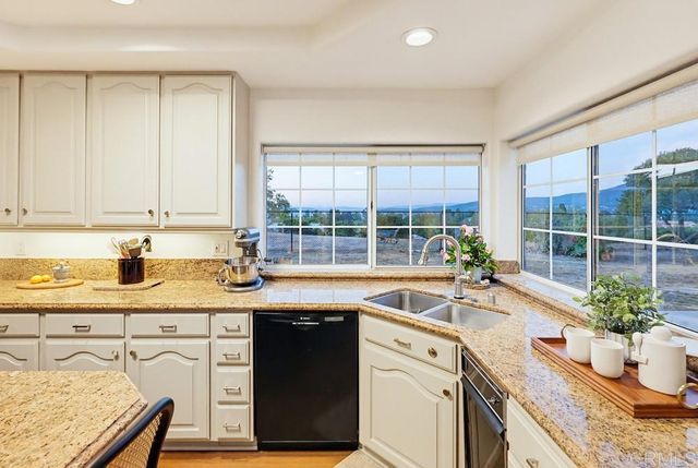 974 Bremen Way, Alpine, CA 91901