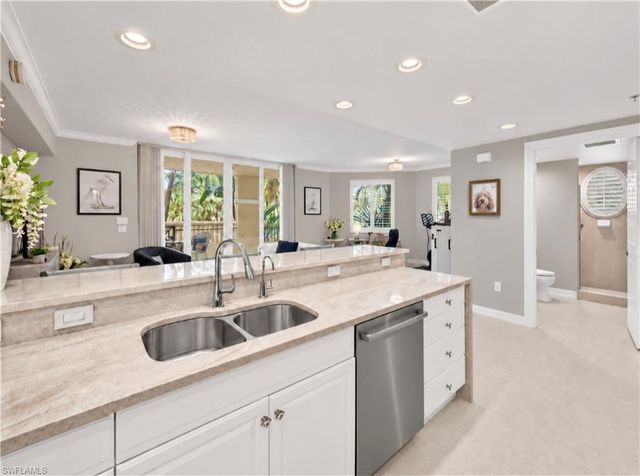 2748 Tiburon BLVD E 106, Naples, FL 34109