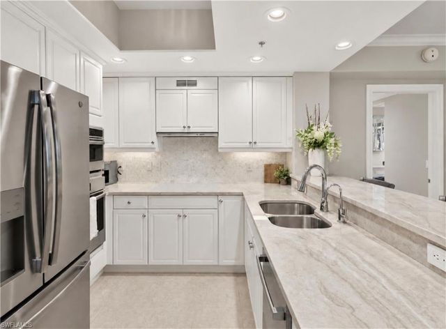2748 Tiburon BLVD E 106, Naples, FL 34109