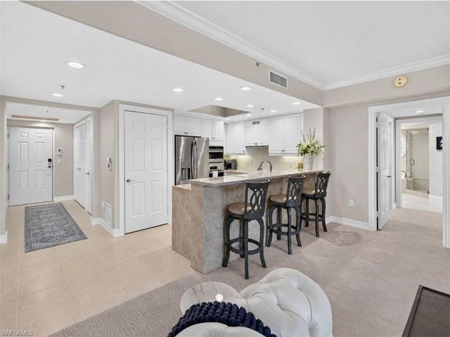 2748 Tiburon BLVD E 106, Naples, FL 34109