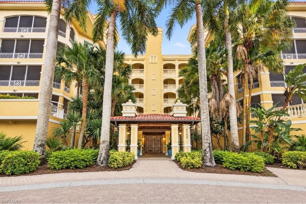 2748 Tiburon BLVD E 106, Naples, FL 34109