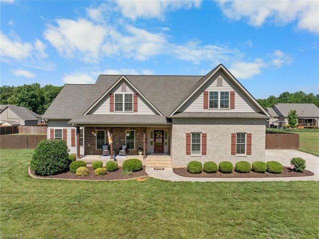 242 Deerwood Drive, Lexington, NC 27295
