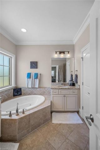242 Deerwood Drive, Lexington, NC 27295