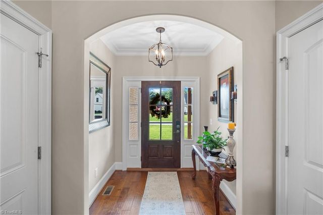 242 Deerwood Drive, Lexington, NC 27295