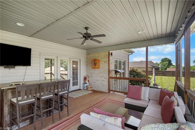 242 Deerwood Drive, Lexington, NC 27295