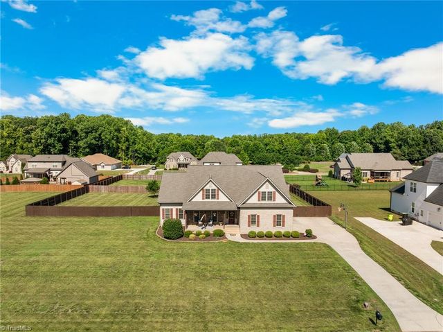 242 Deerwood Drive, Lexington, NC 27295
