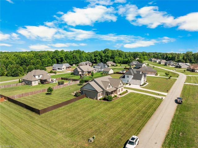 242 Deerwood Drive, Lexington, NC 27295