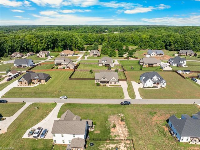 242 Deerwood Drive, Lexington, NC 27295