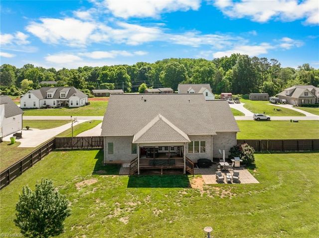 242 Deerwood Drive, Lexington, NC 27295