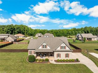 242 Deerwood Drive, Lexington, NC 27295