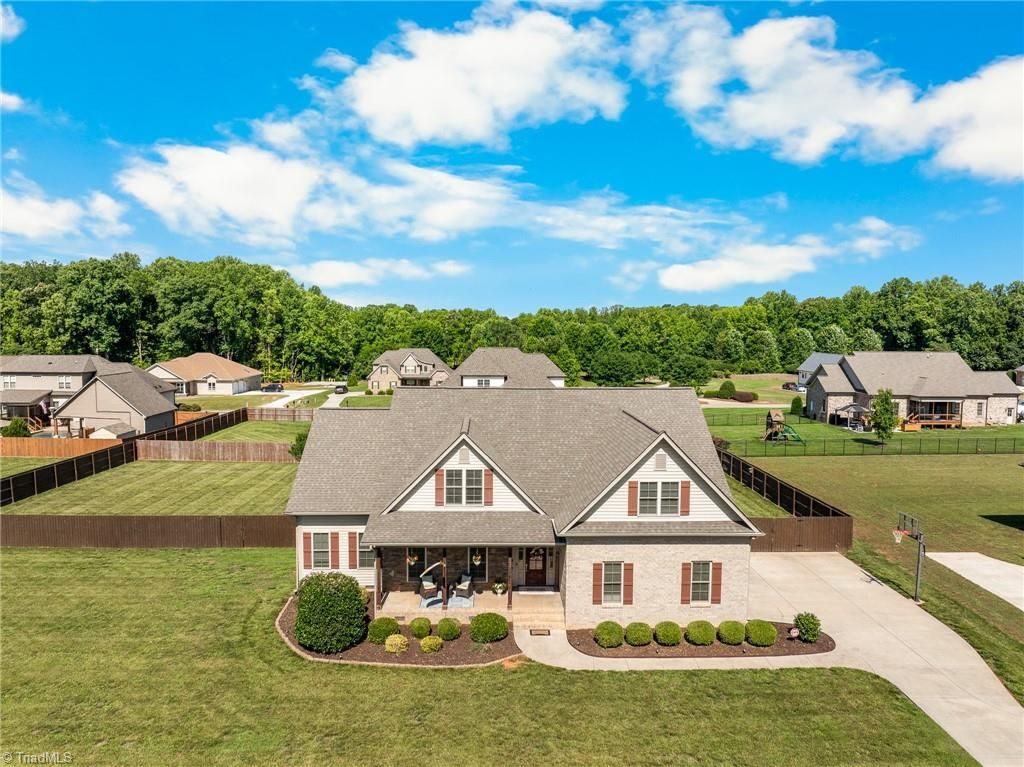 242 Deerwood Drive, Lexington, NC 27295
