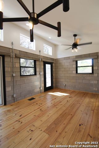 242 WHITE BASS DR, Lakehills, TX 78063