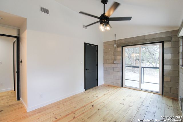 242 WHITE BASS DR, Lakehills, TX 78063