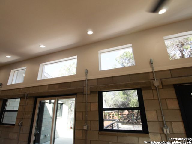 242 WHITE BASS DR, Lakehills, TX 78063
