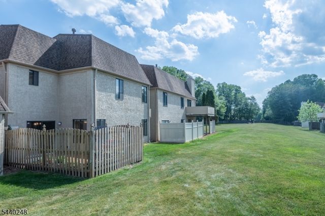 21 Carriage Pl, Edison Twp., NJ 08820