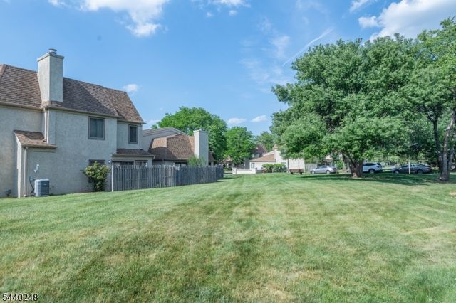 21 Carriage Pl, Edison Twp., NJ 08820