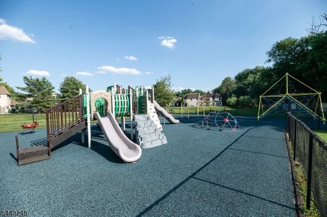 21 Carriage Pl, Edison Twp., NJ 08820