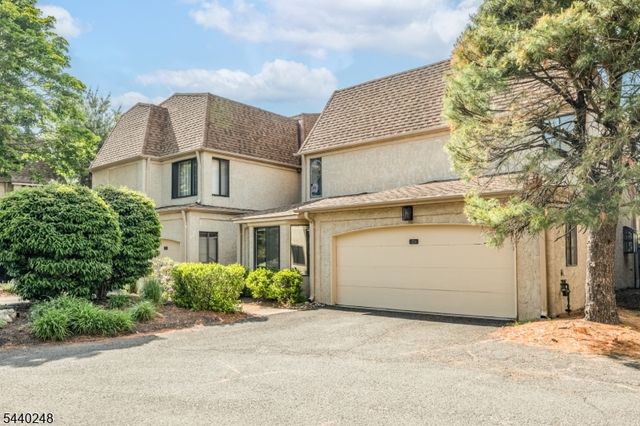 21 Carriage Pl, Edison Twp., NJ 08820
