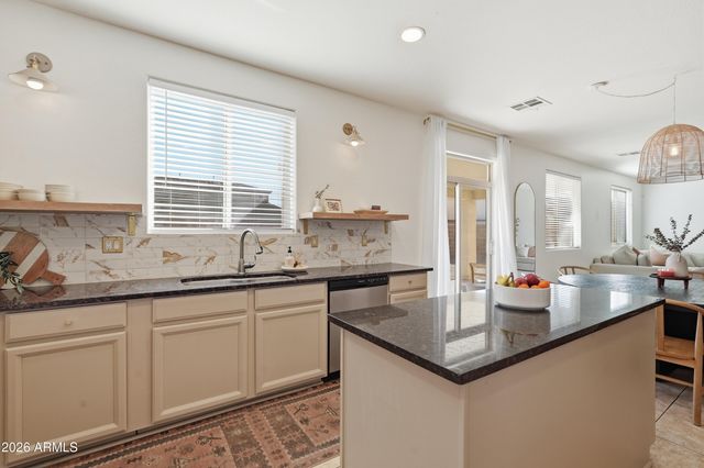 495 E NAVAJO Trail, San Tan Valley, AZ 85143