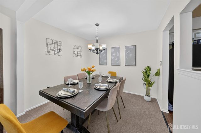 109 Michaels Court, Woodbridge Proper, NJ 07095
