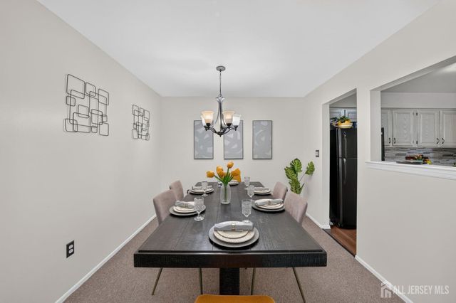 109 Michaels Court, Woodbridge Proper, NJ 07095