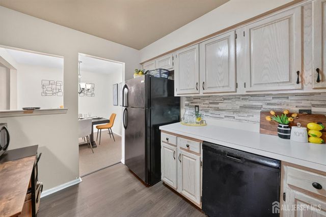 109 Michaels Court, Woodbridge Proper, NJ 07095