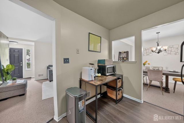 109 Michaels Court, Woodbridge Proper, NJ 07095