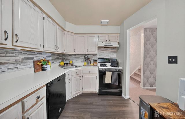 109 Michaels Court, Woodbridge Proper, NJ 07095