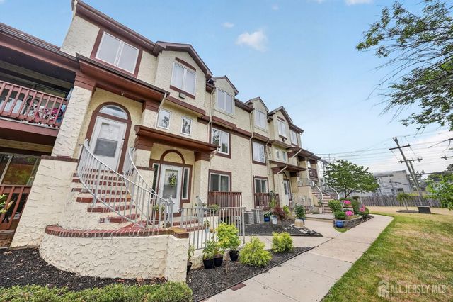 109 Michaels Court, Woodbridge Proper, NJ 07095