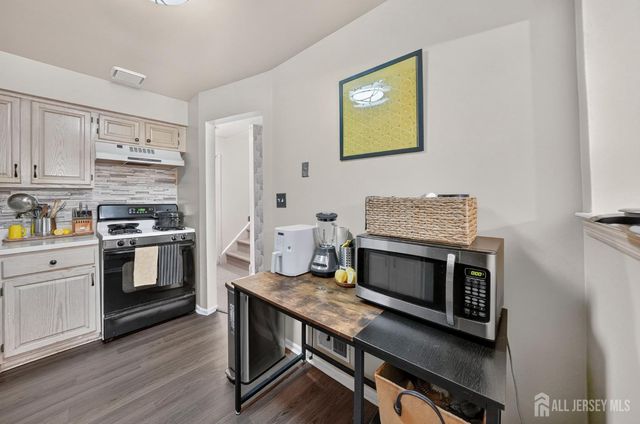 109 Michaels Court, Woodbridge Proper, NJ 07095