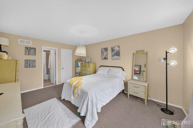 109 Michaels Court, Woodbridge Proper, NJ 07095