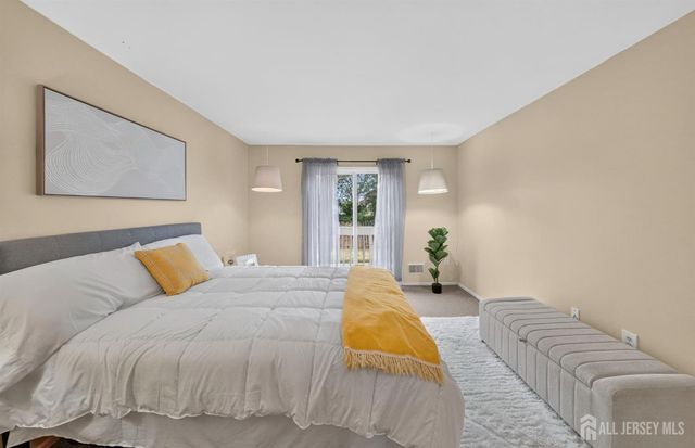109 Michaels Court, Woodbridge Proper, NJ 07095