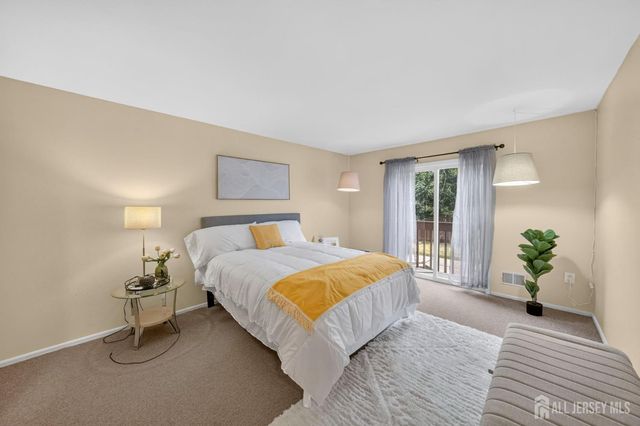 109 Michaels Court, Woodbridge Proper, NJ 07095