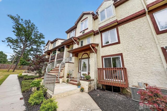 109 Michaels Court, Woodbridge Proper, NJ 07095