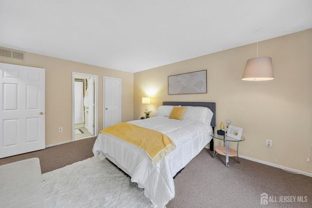109 Michaels Court, Woodbridge Proper, NJ 07095