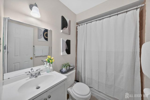 109 Michaels Court, Woodbridge Proper, NJ 07095
