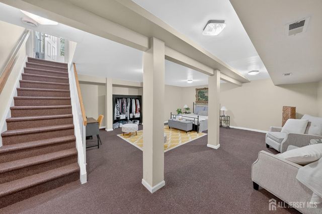109 Michaels Court, Woodbridge Proper, NJ 07095