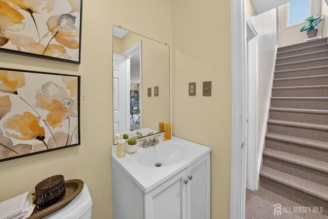 109 Michaels Court, Woodbridge Proper, NJ 07095