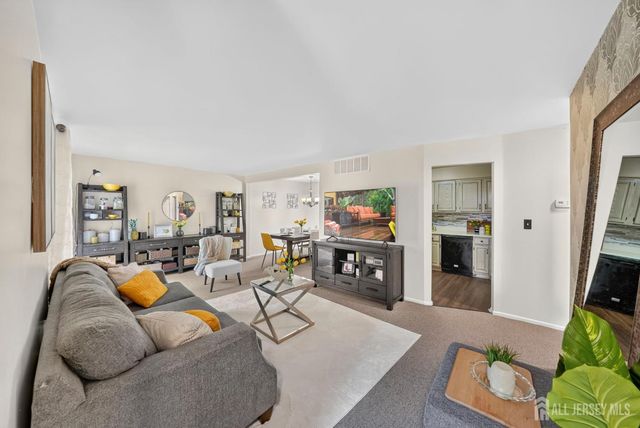 109 Michaels Court, Woodbridge Proper, NJ 07095