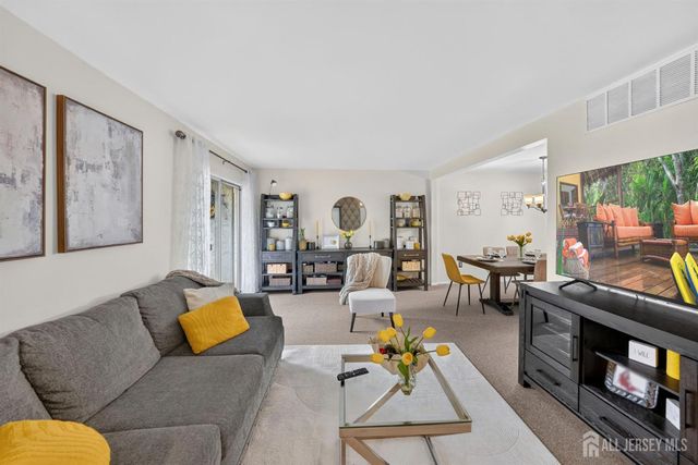 109 Michaels Court, Woodbridge Proper, NJ 07095