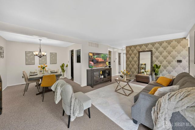 109 Michaels Court, Woodbridge Proper, NJ 07095
