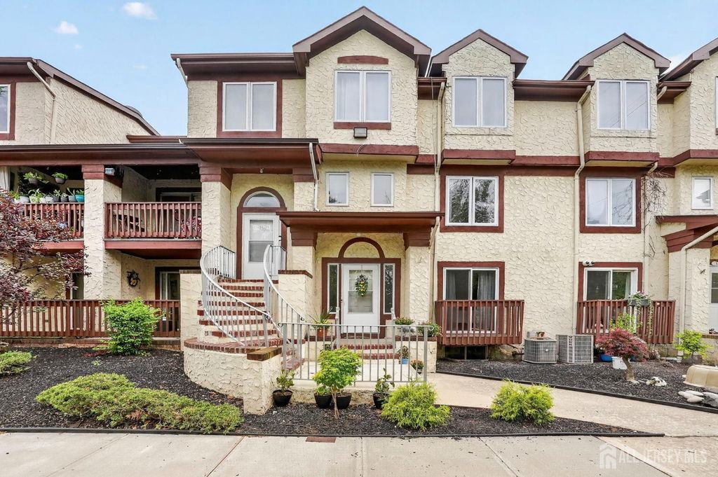 109 Michaels Court, Woodbridge Proper, NJ 07095