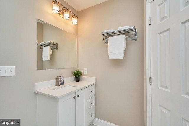 3244 BLUNDELL RD, Falls Church, VA 22042