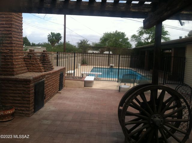 6461 N Avenida Pina, Tucson, AZ 85741