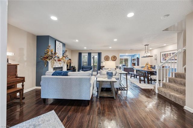 110 Esplanade PL, Chesapeake, VA 23320