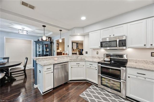 110 Esplanade PL, Chesapeake, VA 23320