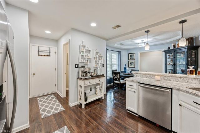 110 Esplanade PL, Chesapeake, VA 23320