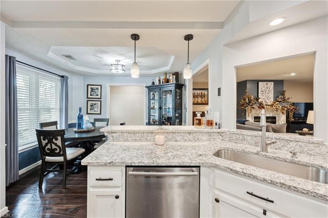 110 Esplanade PL, Chesapeake, VA 23320