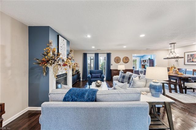 110 Esplanade PL, Chesapeake, VA 23320