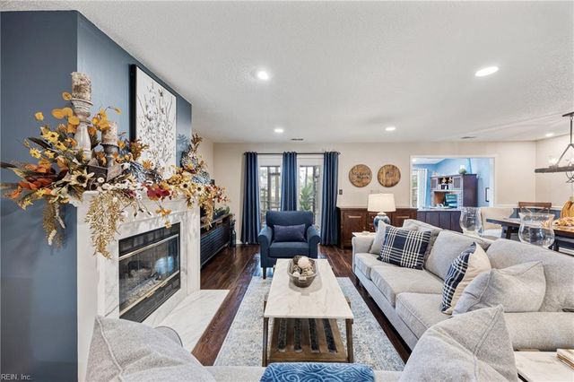 110 Esplanade PL, Chesapeake, VA 23320